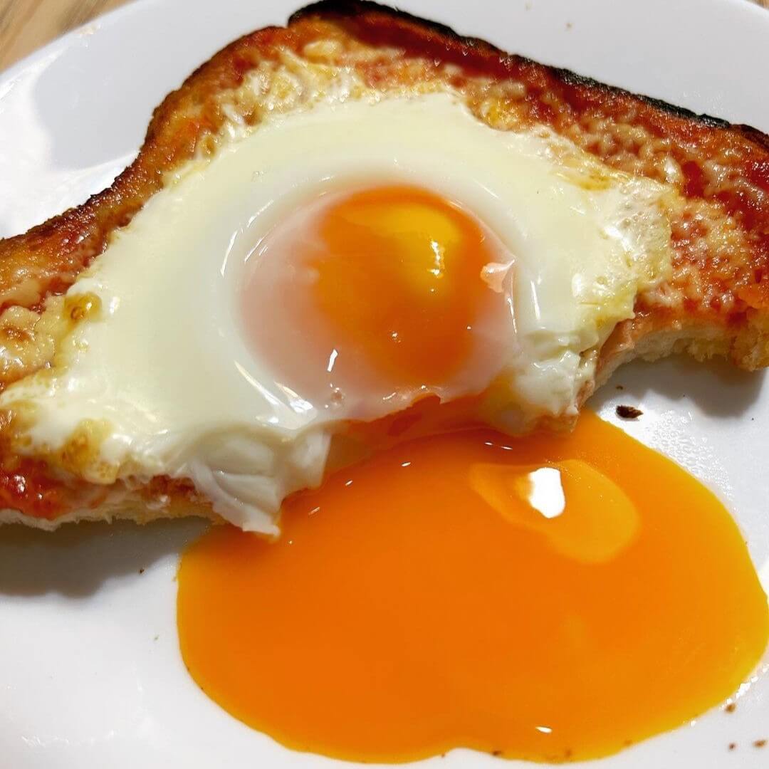 air fryer egg in a hole