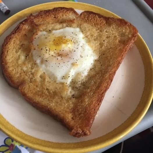 air fryer egg on toast